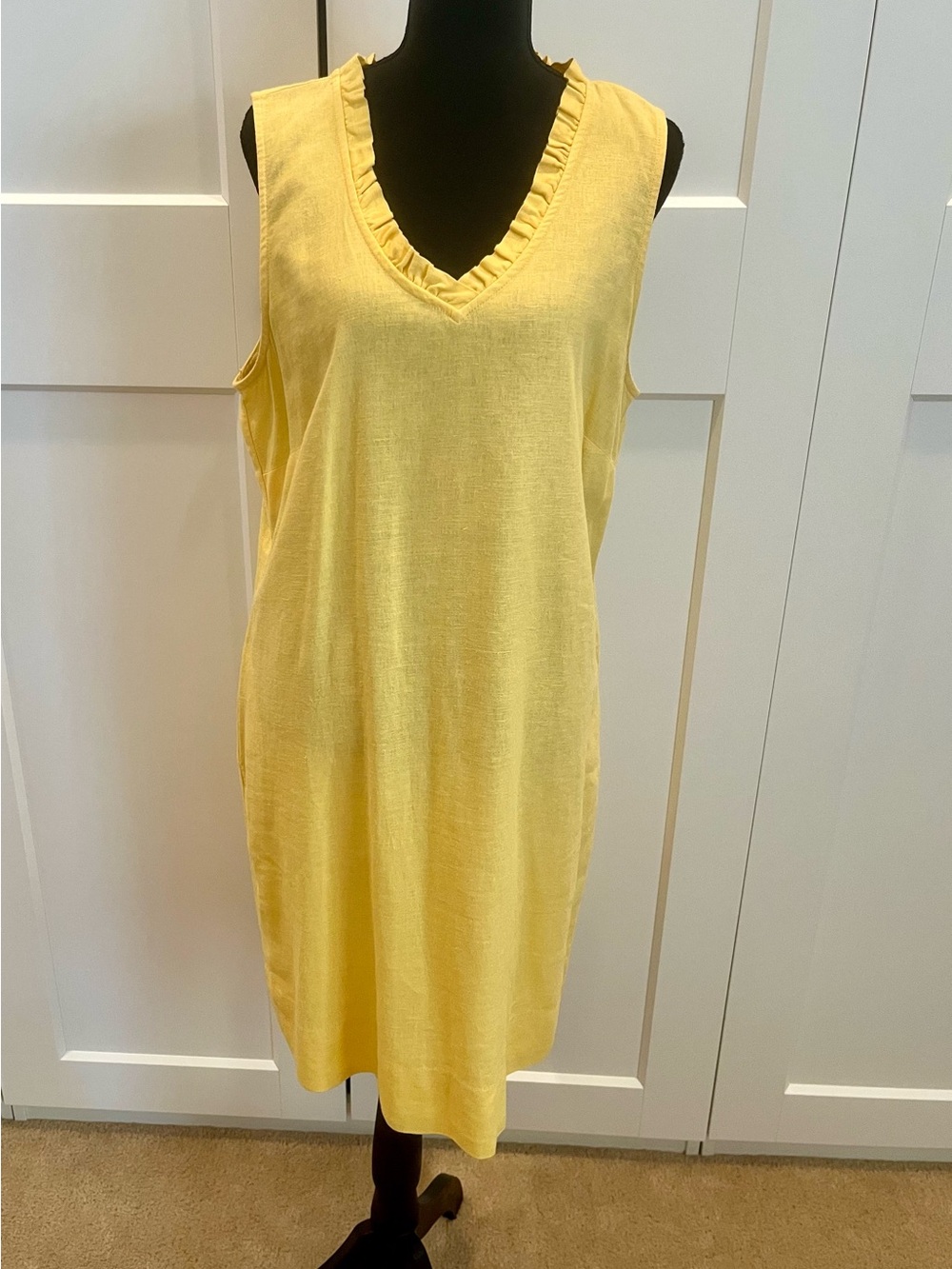 Briggs Daffodil Yellow Sleeveless Ruffle Neck Dress Feminine Colorful Summer L